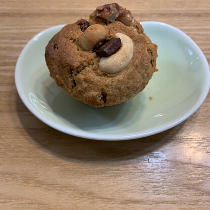 マフィン型で焼きました。レーズンやナッツもプラス。